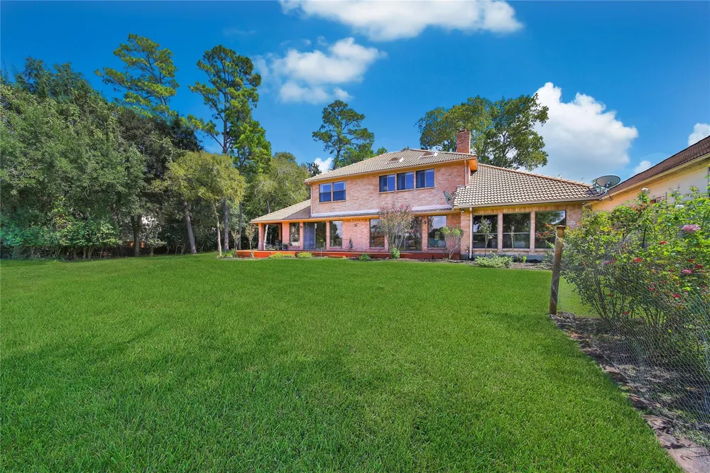 142 Lakeside Drive Conroe, TX 77356