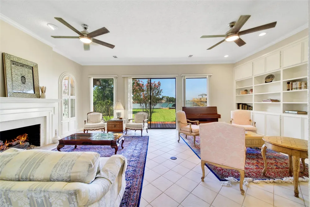 142 Lakeside Drive Conroe, TX 77356