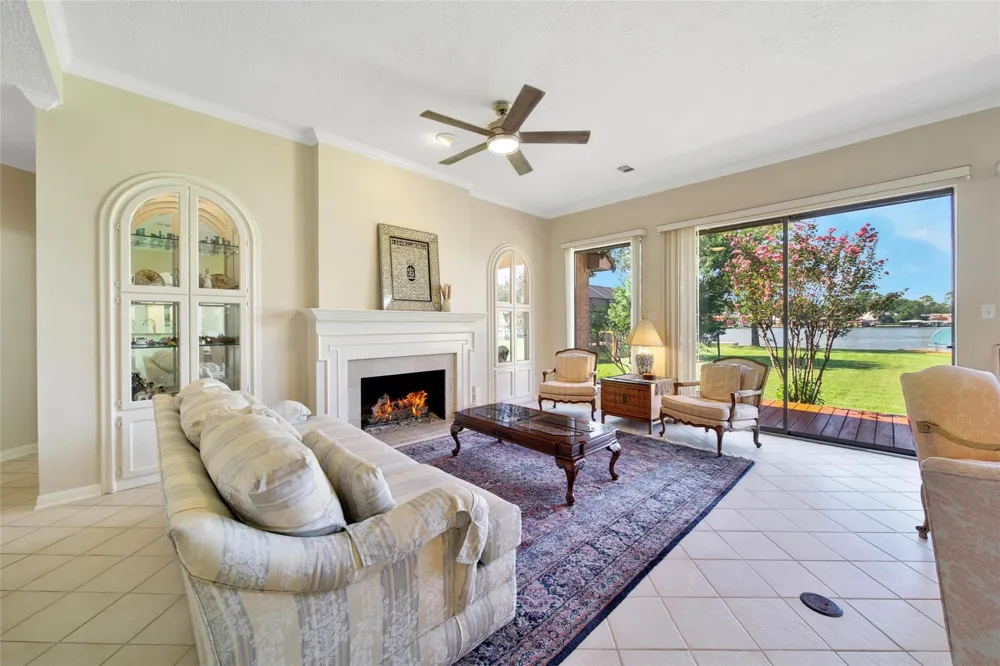 142 Lakeside Drive Conroe, TX 77356