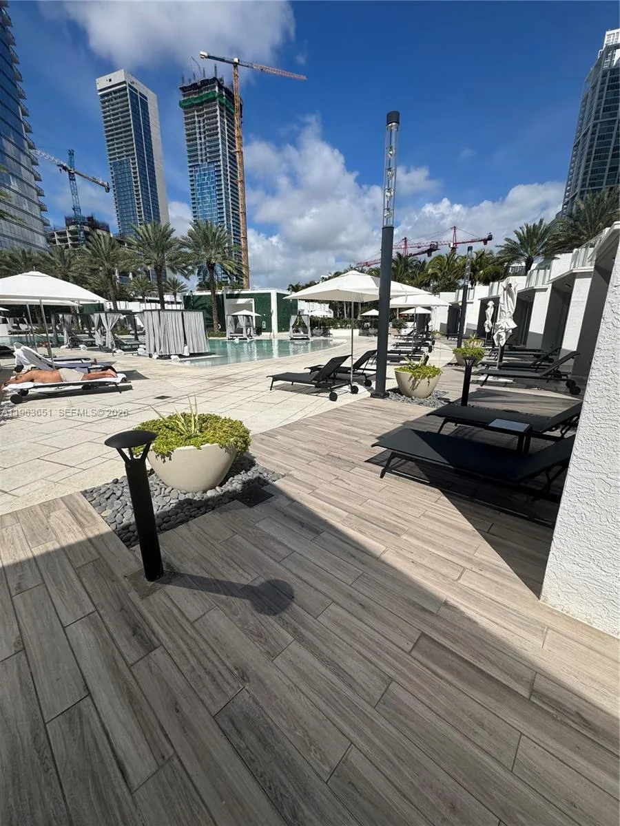 851 NE 1st ave #1 Miami, FL 33132