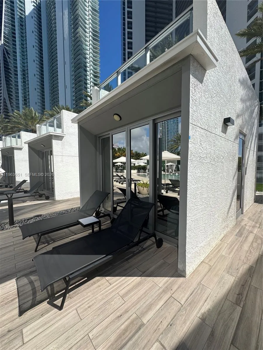851 NE 1st ave #1 Miami, FL 33132