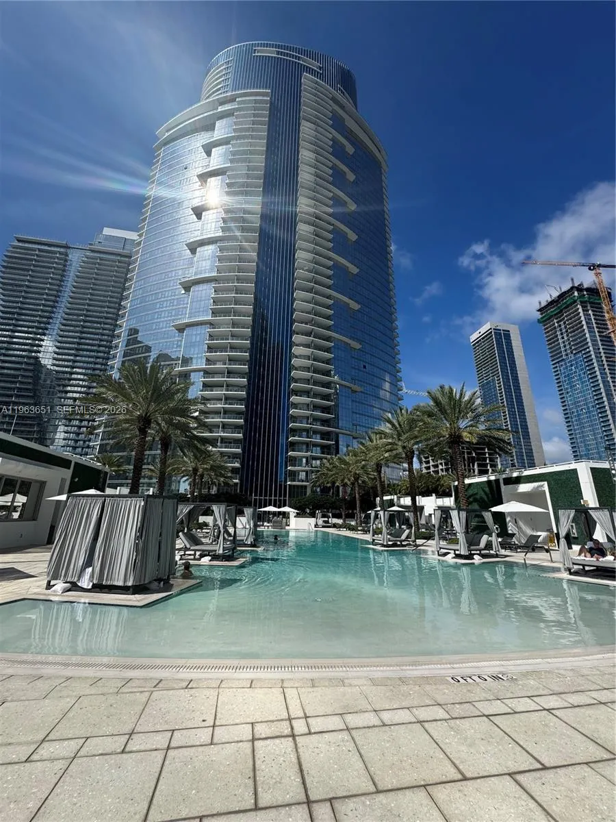 851 NE 1st ave #1 Miami, FL 33132