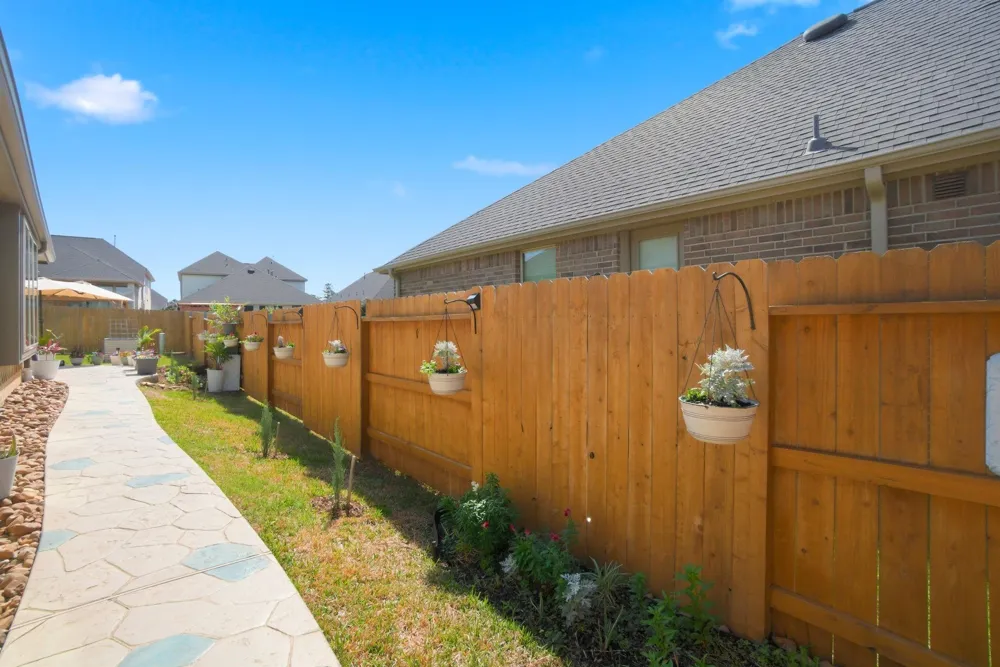 1409 Northwood Bluff Lane Pinehurst, TX 77362