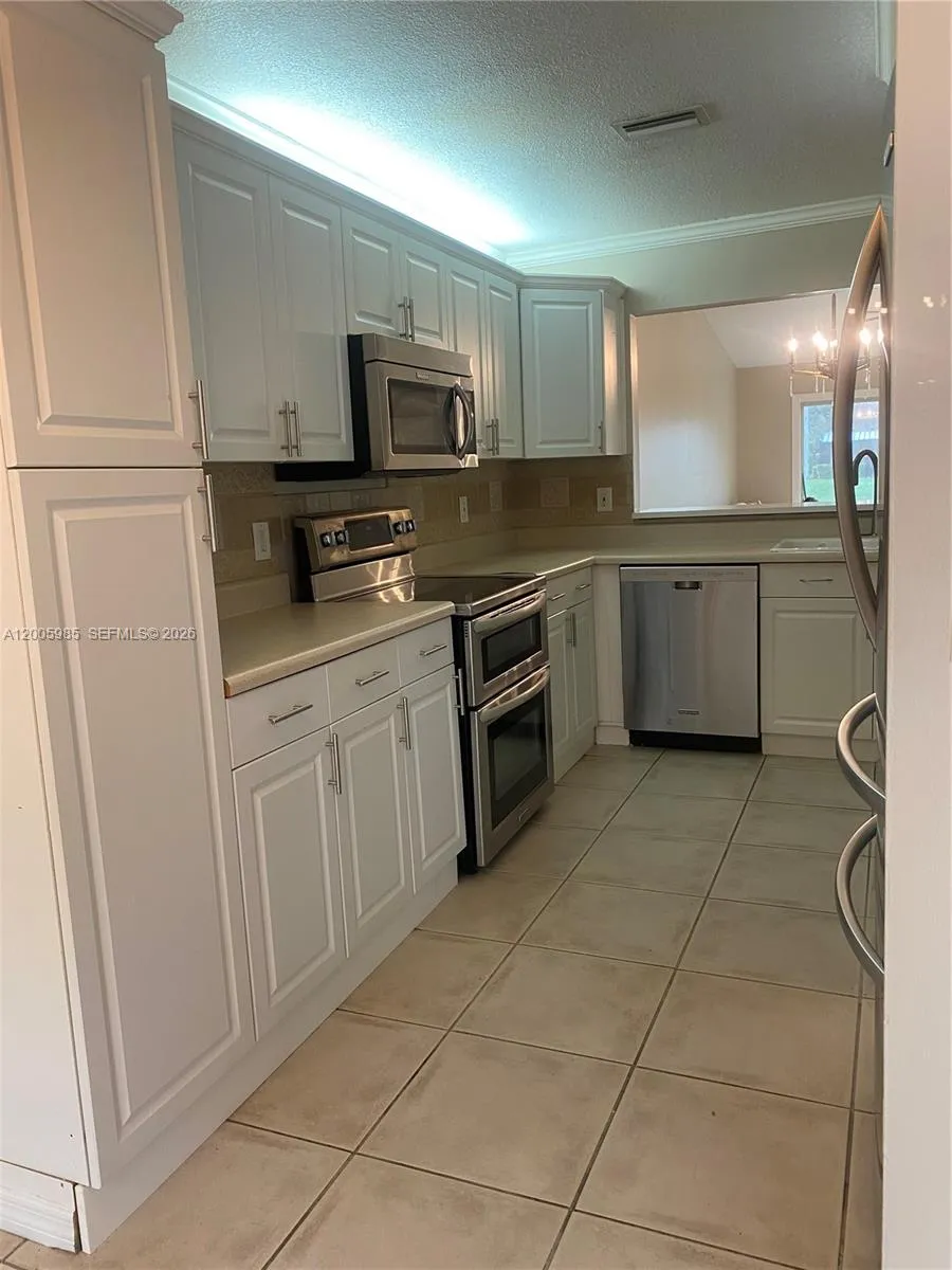 803 SW 119th Way Davie, FL 33325