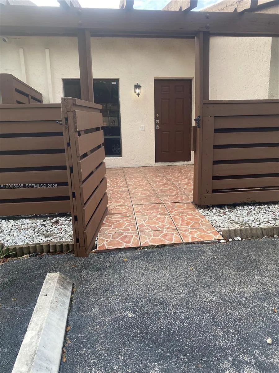 803 SW 119th Way Davie, FL 33325