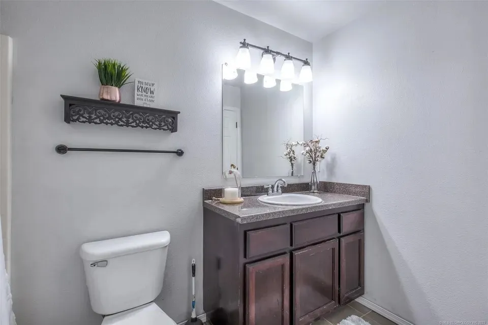 8693 S 262nd EastAvenue Broken Arrow, OK 74014