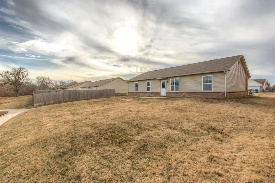 8693 S 262nd EastAvenue Broken Arrow, OK 74014