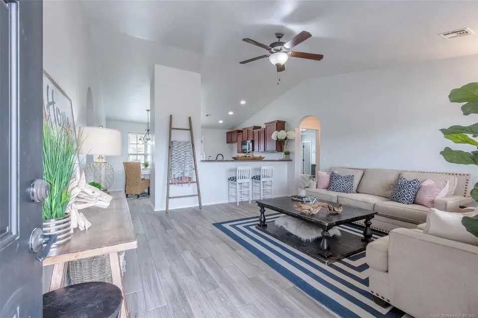 8693 S 262nd EastAvenue Broken Arrow, OK 74014