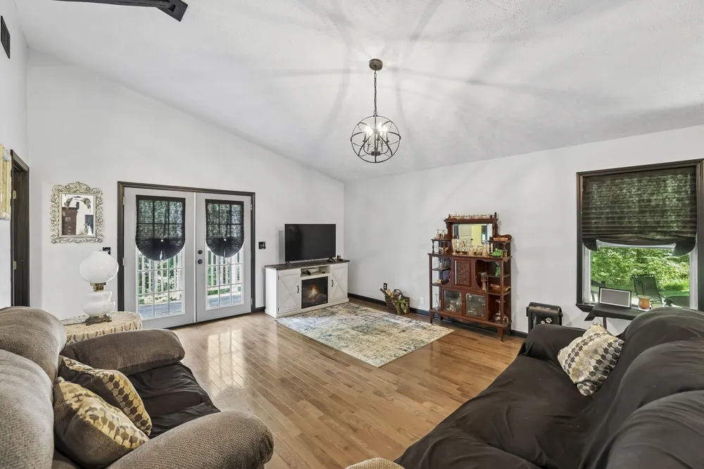 432 Parker Ln Bradyville, TN 37026