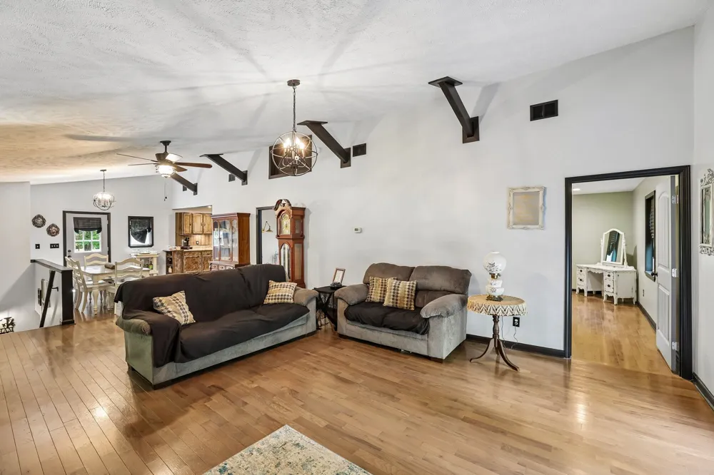 432 Parker Ln Bradyville, TN 37026