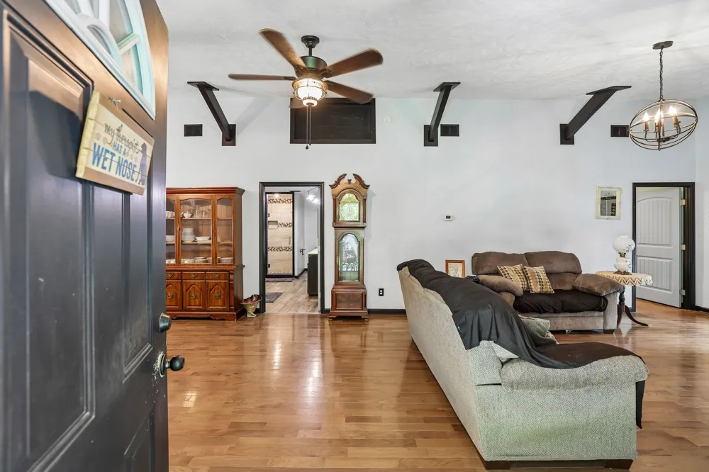 432 Parker Ln Bradyville, TN 37026