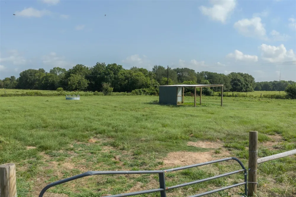 11043 County Road 336 Caldwell, TX 77836