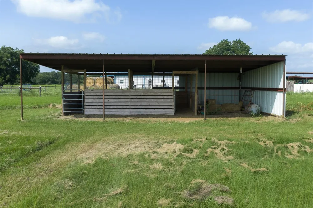 11043 County Road 336 Caldwell, TX 77836