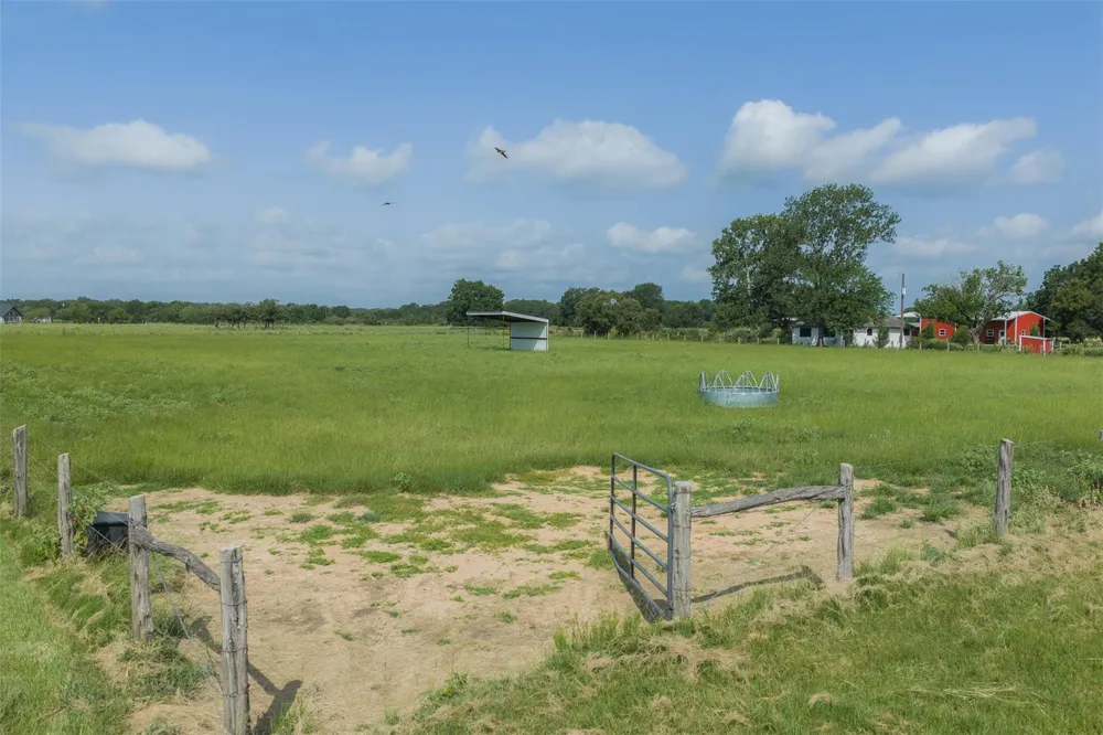 11043 County Road 336 Caldwell, TX 77836