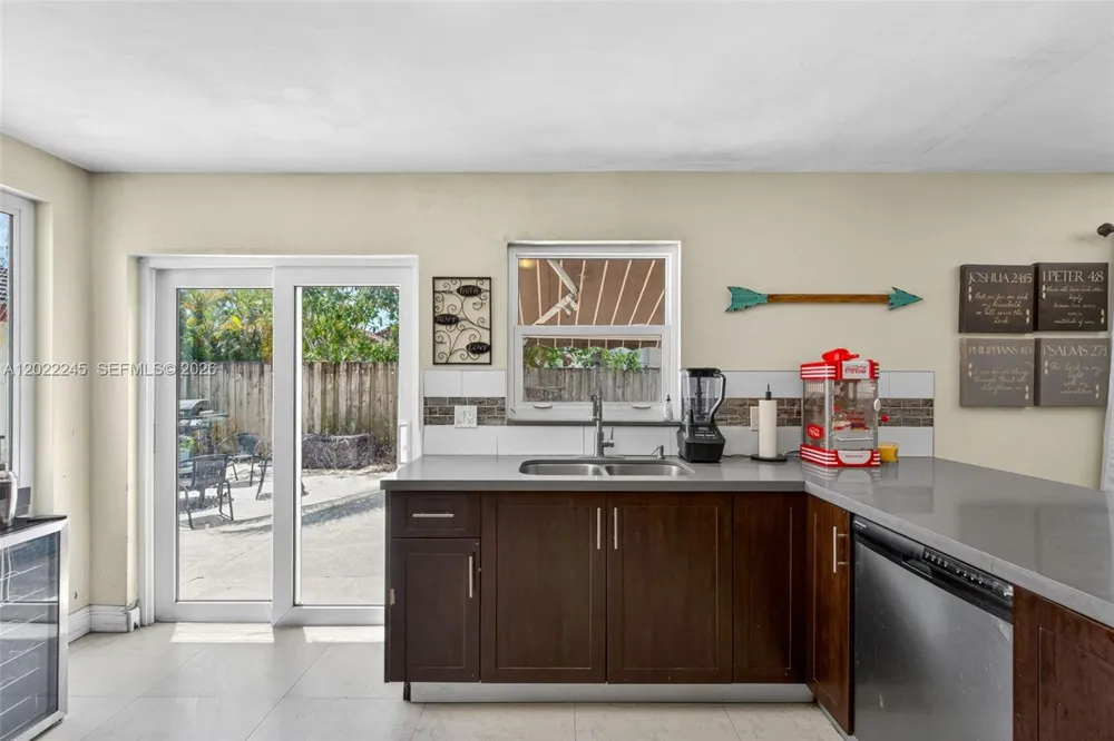 15530 SW 59th St Miami, FL 33193