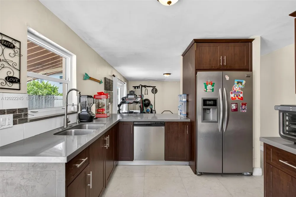 15530 SW 59th St Miami, FL 33193