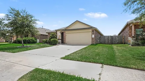 4014 Emperor Valley Lane