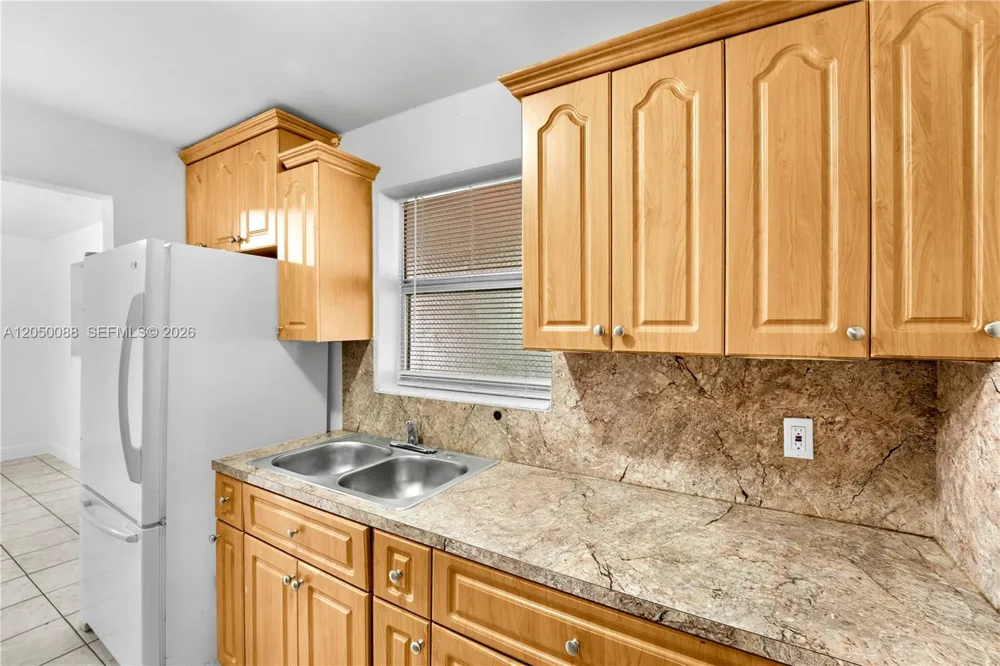 1305 W 53rd St #420 Hialeah, FL 33012