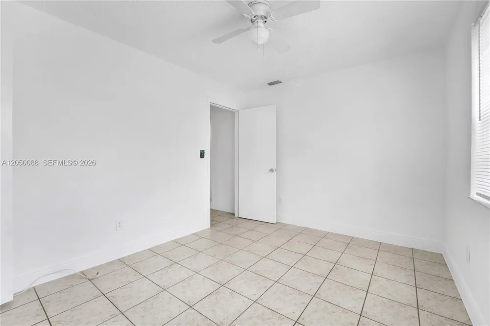 1305 W 53rd St #420 Hialeah, FL 33012