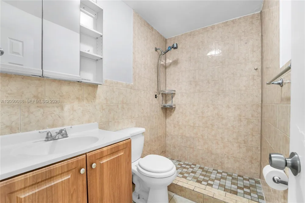 1305 W 53rd St #420 Hialeah, FL 33012
