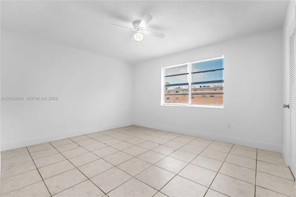1305 W 53rd St #420 Hialeah, FL 33012