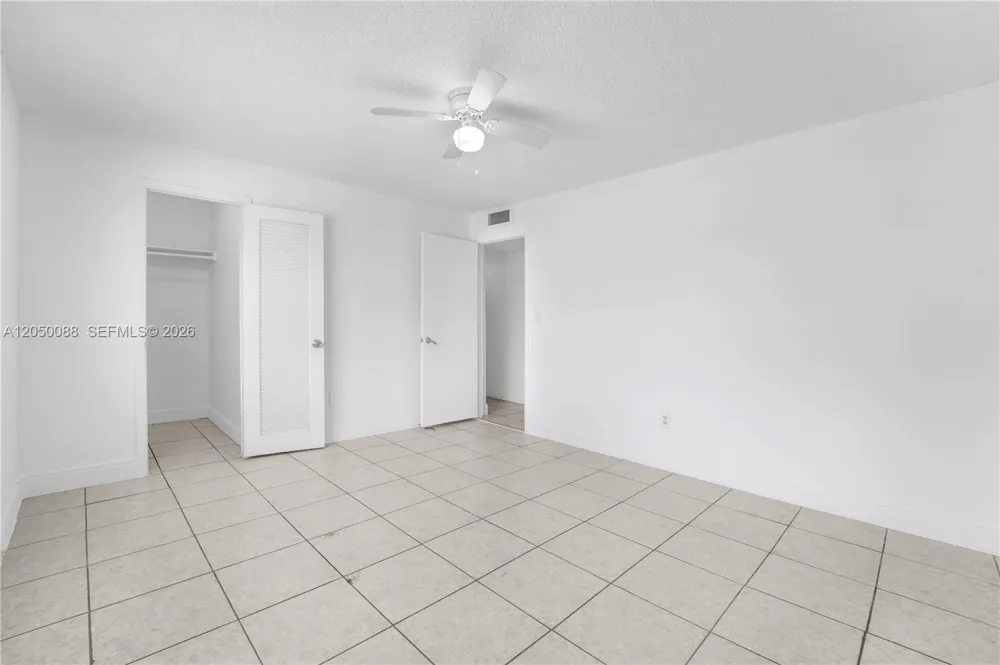 1305 W 53rd St #420 Hialeah, FL 33012