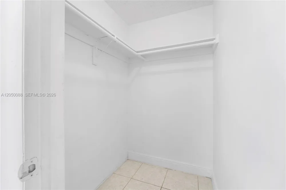 1305 W 53rd St #420 Hialeah, FL 33012