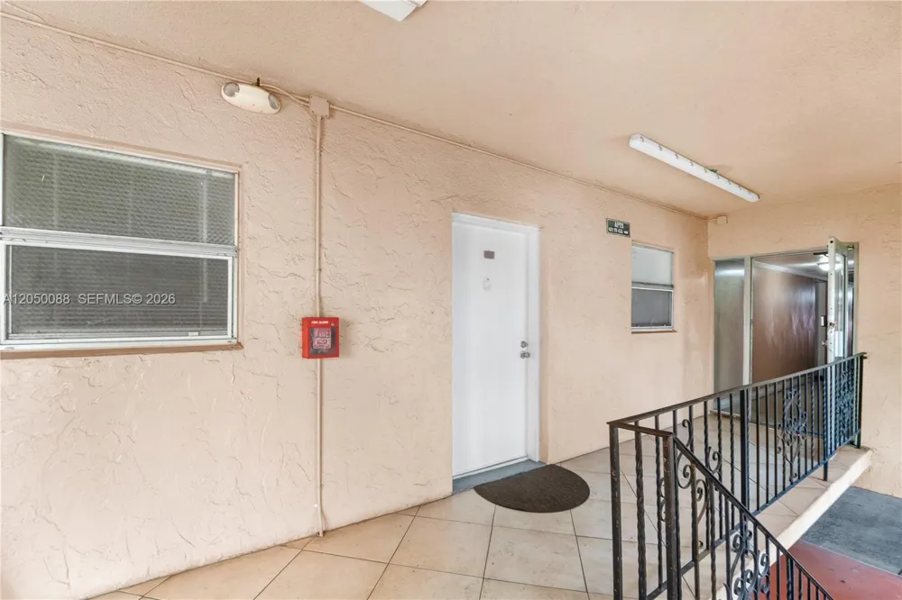1305 W 53rd St #420 Hialeah, FL 33012