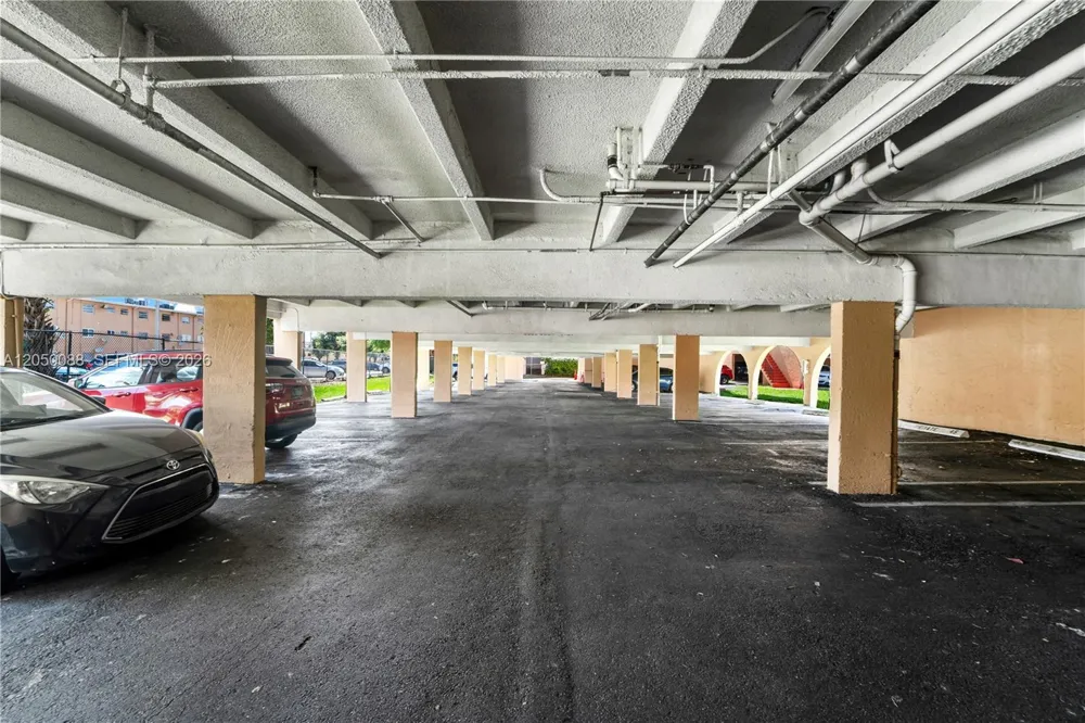 1305 W 53rd St #420 Hialeah, FL 33012