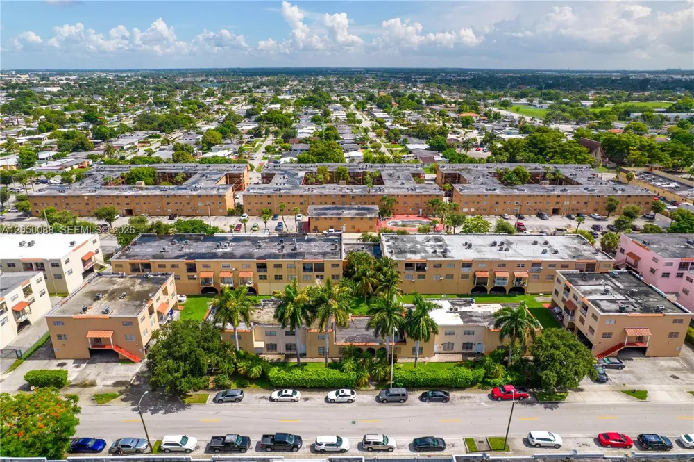 1305 W 53rd St #420 Hialeah, FL 33012