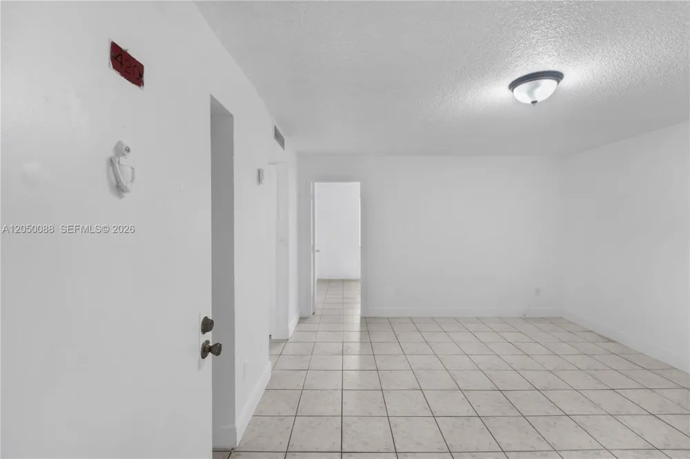 1305 W 53rd St #420 Hialeah, FL 33012