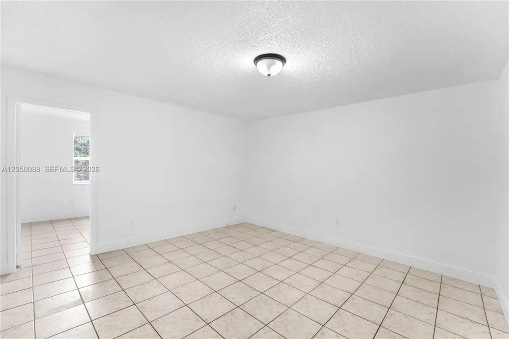 1305 W 53rd St #420 Hialeah, FL 33012