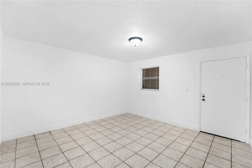 1305 W 53rd St #420 Hialeah, FL 33012