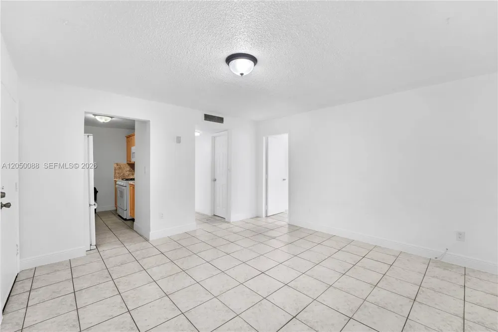 1305 W 53rd St #420 Hialeah, FL 33012