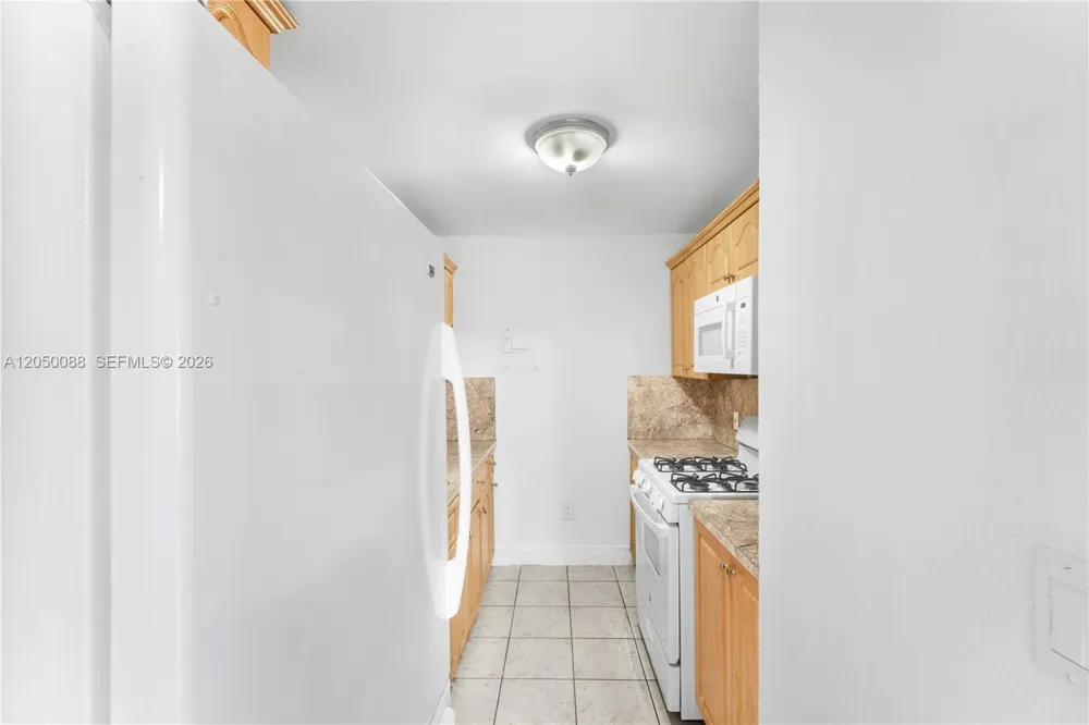 1305 W 53rd St #420 Hialeah, FL 33012