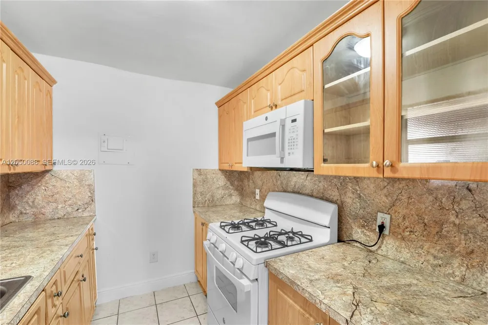 1305 W 53rd St #420 Hialeah, FL 33012
