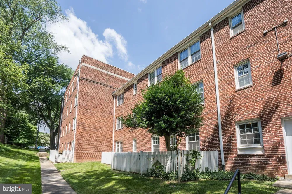 2908 13TH RD S #1 Arlington, VA 22204