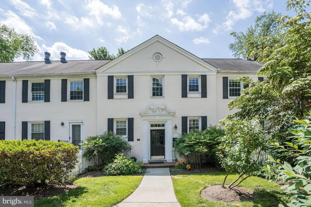 2908 13TH RD S #1 Arlington, VA 22204