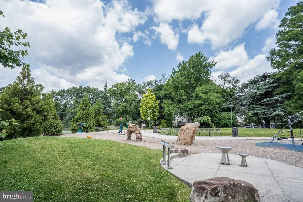 2908 13TH RD S #1 Arlington, VA 22204