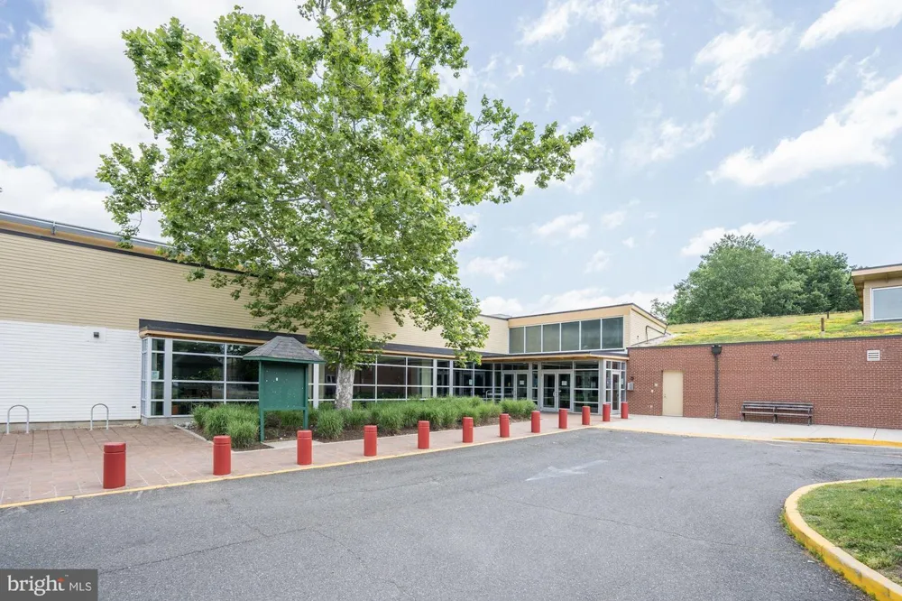 2908 13TH RD S #1 Arlington, VA 22204