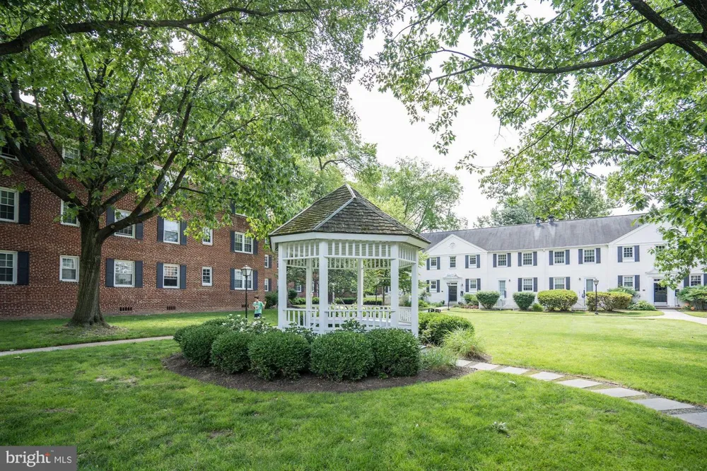 2908 13TH RD S #1 Arlington, VA 22204