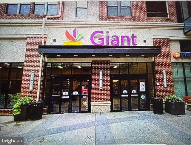 2908 13TH RD S #1 Arlington, VA 22204