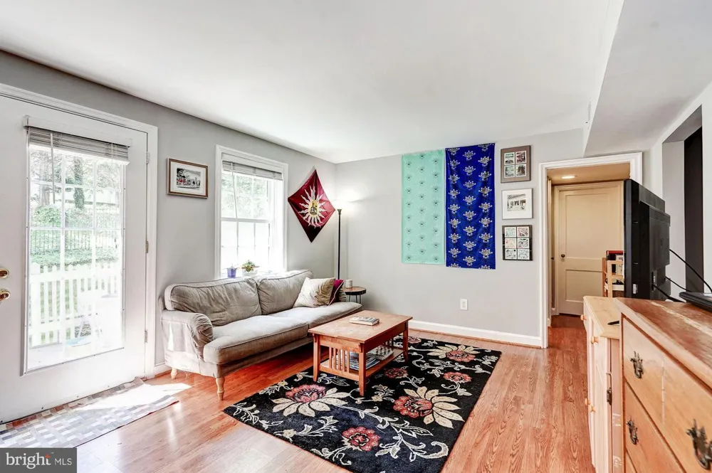 2908 13TH RD S #1 Arlington, VA 22204