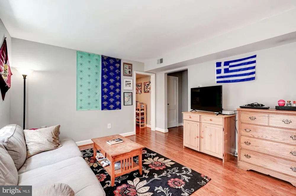 2908 13TH RD S #1 Arlington, VA 22204