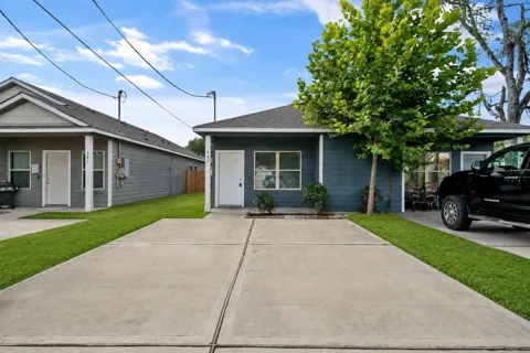 403 E Avenue G