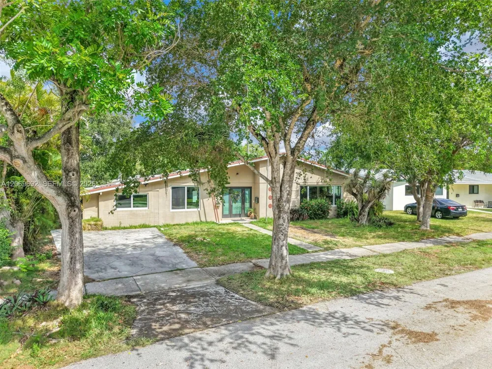 9359 Dominican Dr Cutler Bay, FL 33189