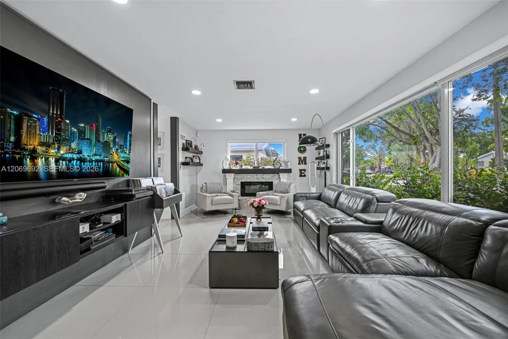 9359 Dominican Dr Cutler Bay, FL 33189