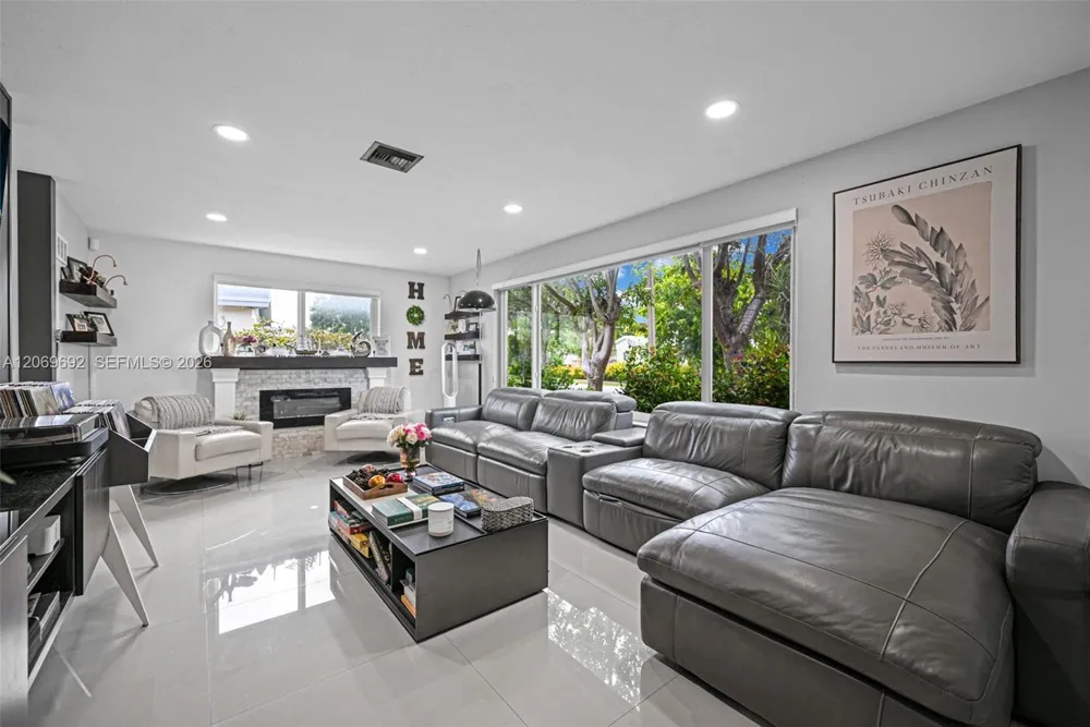 9359 Dominican Dr Cutler Bay, FL 33189