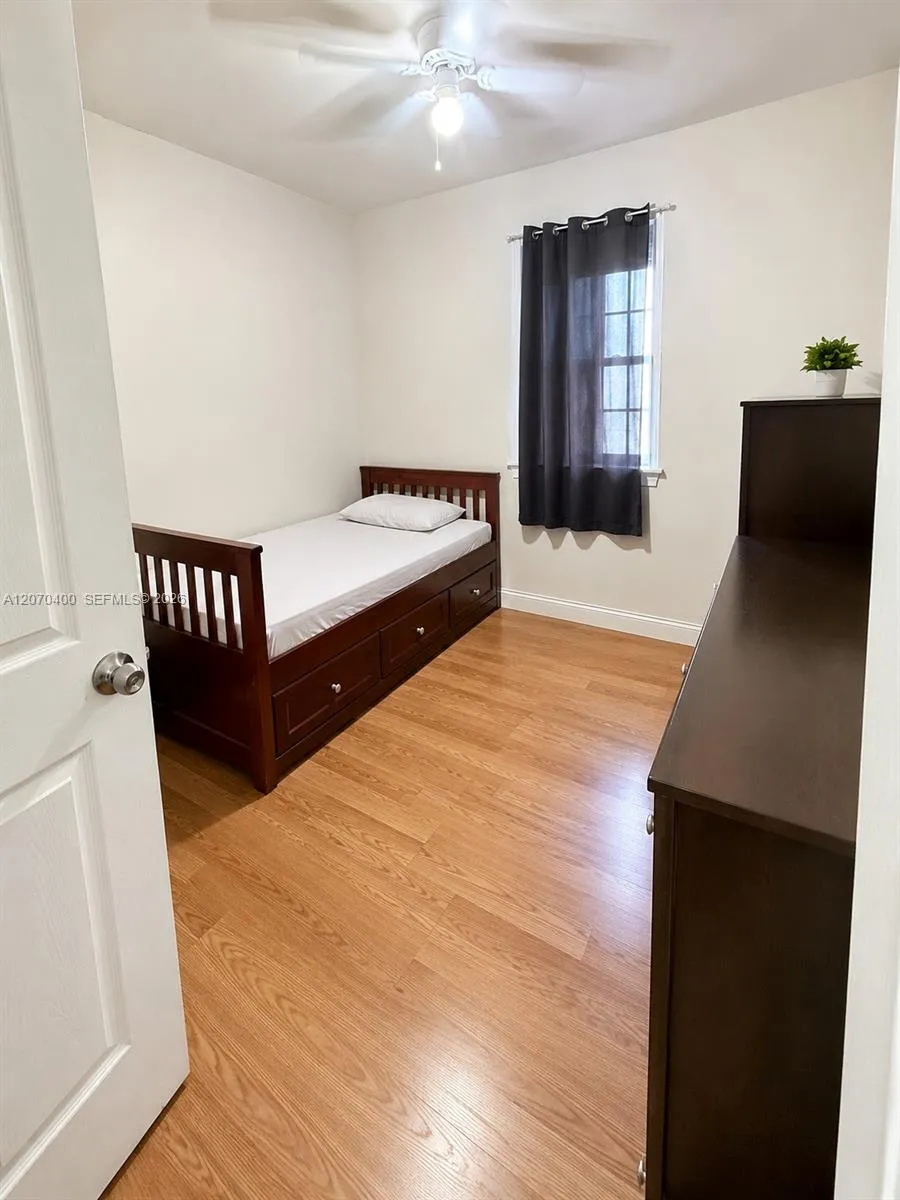 5632 SW 39th St West Park, FL 33023