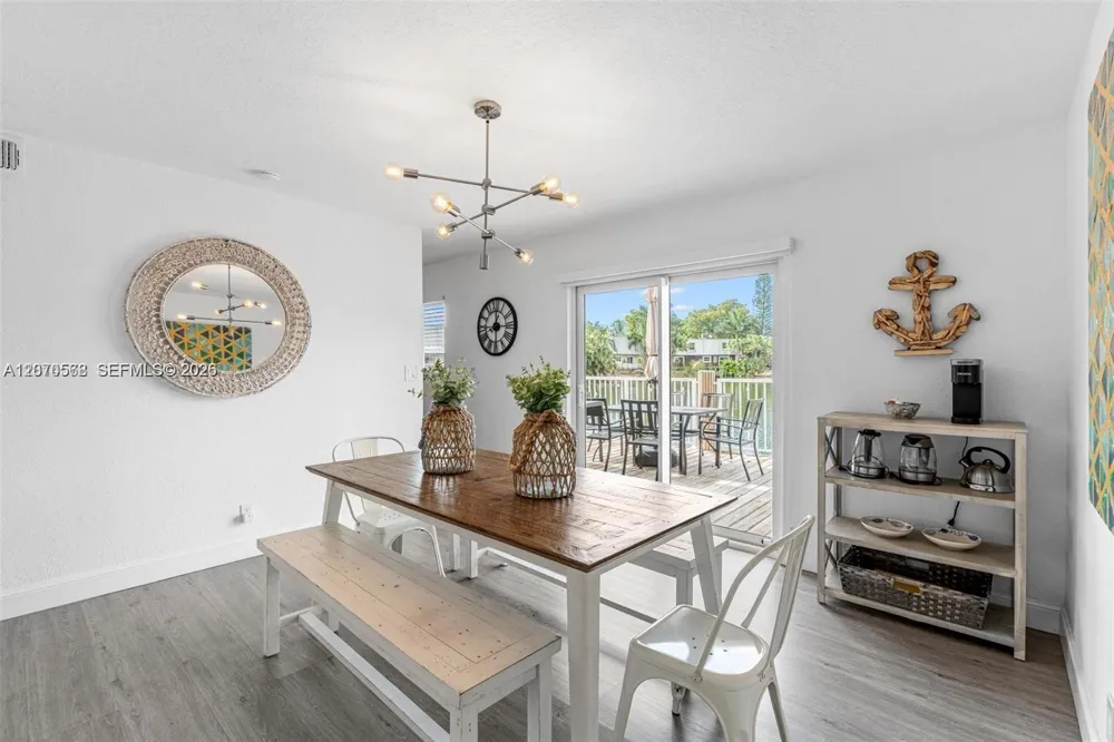 1370 NE 40th Dr Oakland Park, FL 33334
